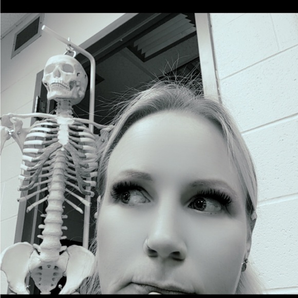 Meet your Posher, Sarah - Picture 2 of 2